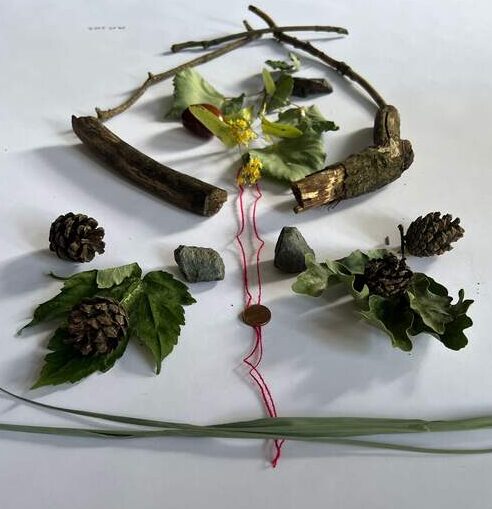 Naturmaterial aufgestellt in 1:1 Begleitung